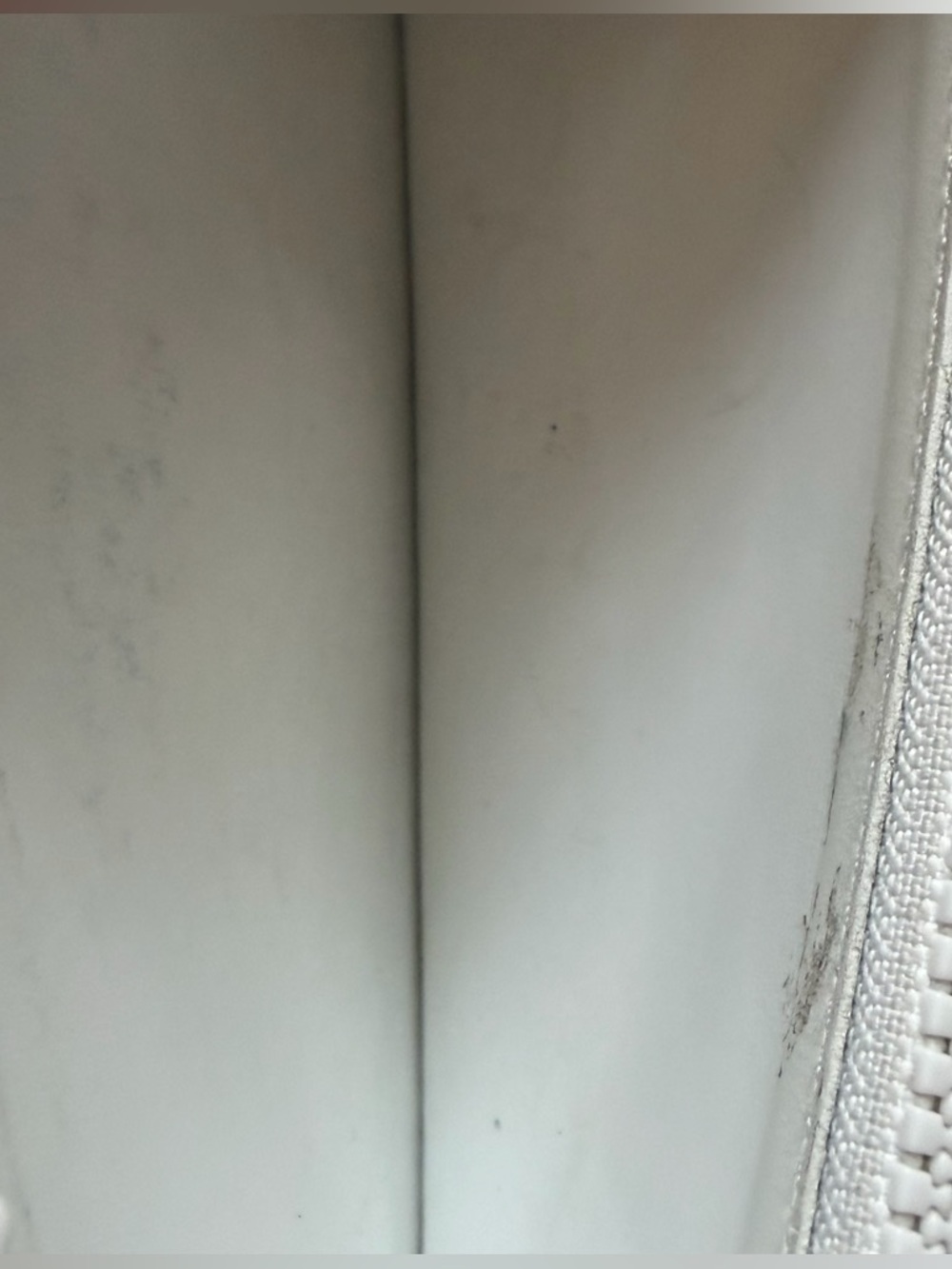 Louis Vuitton LV Friends Zippy Vertical Wallet White Taurillon Runway Unisex - Picture 12 of 15